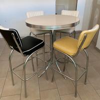 Tavolo con sgabelli vintage