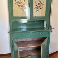 Credenza in legno dipinta