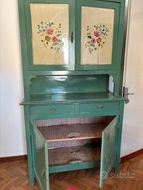 Credenza in legno dipinta