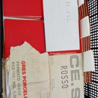 172 piastrelle 10x10cm in gres porcellanato Rosso