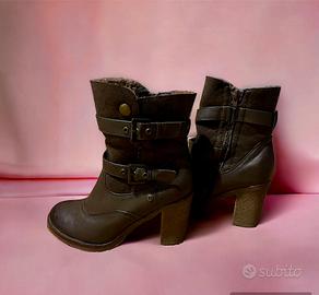 Stivaletti con tacco imbottiti internamente NUOVI