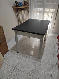 Tavolo da cucina allungabile e robusto,