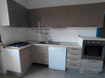 Cucina componibile con fuochi forno e lavapiatti