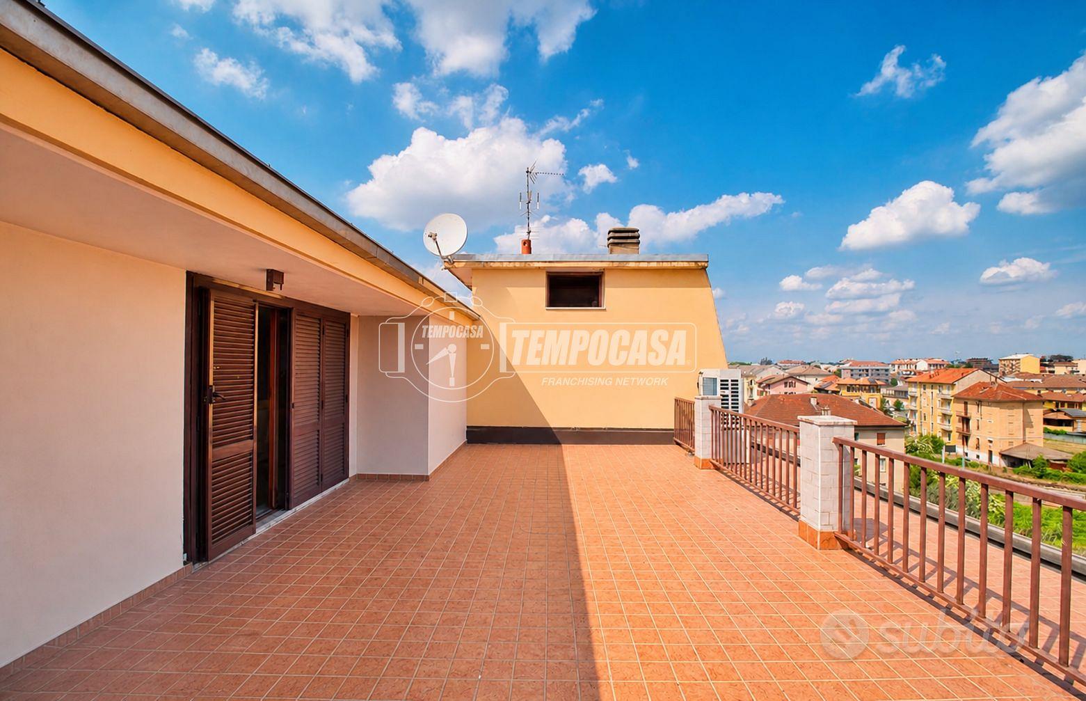 QUADRILOCALE CON TERRAZZO , IN ZONA CENTRALE !!!