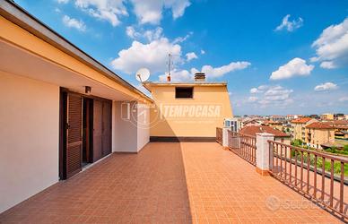 QUADRILOCALE CON TERRAZZO , IN ZONA CENTRALE !!!