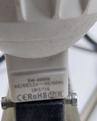 Faretti a led con bracci in metallo