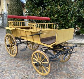 Carrozza per cavalli arredo giardino
