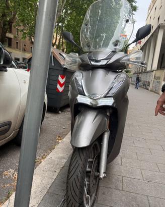 Scooter Honda SH 350