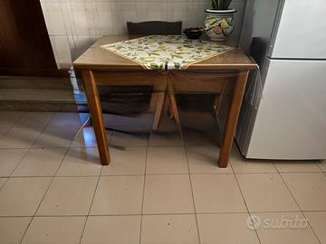 Tavolo con sedie