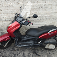 X-max 250 anno 2006 vecchiotto ma finzionante