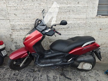 X-max 250 anno 2006 vecchiotto ma finzionante