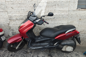 X-max 250 anno 2006 vecchiotto ma finzionante