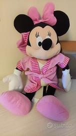 Minnie mouse in vestaglia rosa