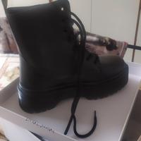 stupendi anfibi super nuovi  