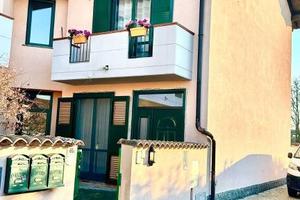 NOVARA 18KM: AMPIA VILLA DI TESTA CON CORTILE