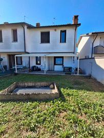 Villetta a schiera di 192 m² con 4 locali e box au