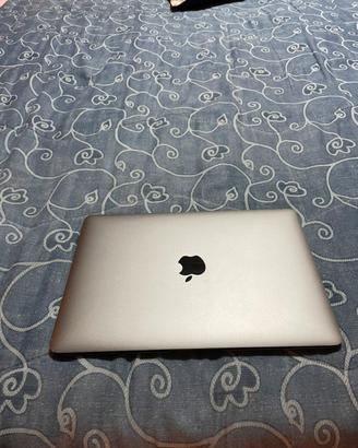 Macbook 11” parzialmente funzionante per ricambi
