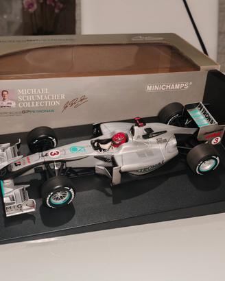Minichamps 1/18 Petronas Schumacher Showcar 2010