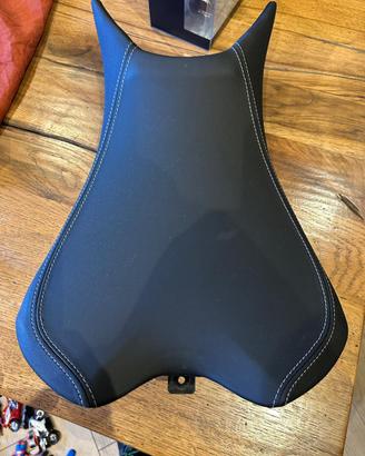 Sella ribassata, street triple rs 765