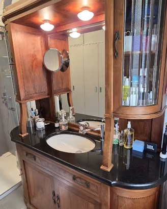 Mobile bagno vintage con lavandino