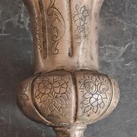 Antico vaso in Metallo Argentato Sbalzato