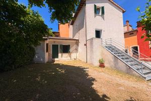CASA SEMINDIPENDENTE A FABRIANO