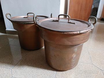 Paioli - caldaie antiche in rame con coperchio