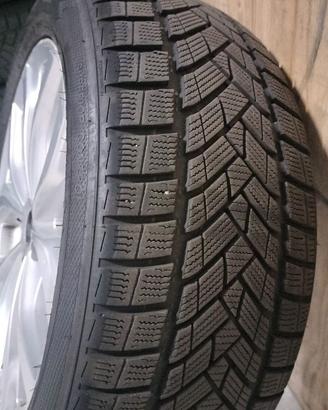 Gomme invernali ceat 235/50 R18 su cerchi 5x108