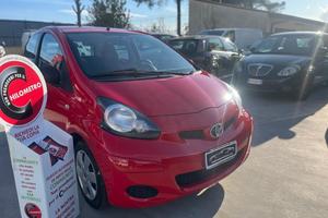 TOYOTA Aygo 1.0 VVT-i 5p. Now Connect PER NEOPATEN