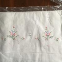 Lenzuolo matrimoniale ricamato a mano