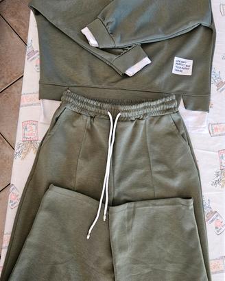 Tuta da donna verde militare