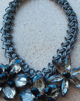 Collana girocollo grandi fiori perle nere