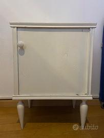 Comodino in legno