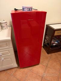 Hisense RR220D4ERF Frigorifero, 164l, rosso