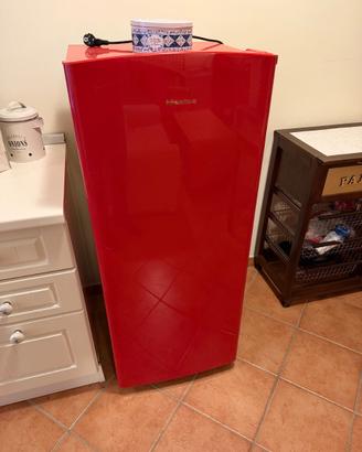 Hisense RR220D4ERF Frigorifero, 164l, rosso