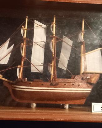 barchetta inserita nel vetro