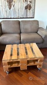 Tavolino salotto in pallet con piano in vetro