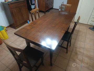 Tavolo in legno con 4 sedie. Dimensioni 180x86xh81