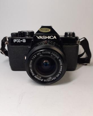 Yashica FX-3 con obiettivo 28mm 