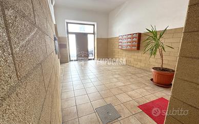 AMPIO MONOLOCALE A DUE PASSI DAL MARE