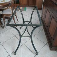 Tavolino e 4  sedie in ferro battuto (da interni)