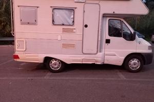 Camper 4 posti con pannello solare
