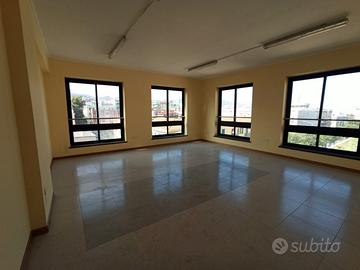 Via La Farina, ampio studio in zona centrale