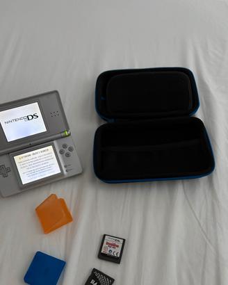 Nintendo DS Lite console con gioco