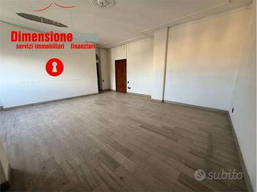 Appartamento di 135 m² con 3 locali e posto auto a
