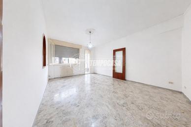 TRILOCALE IN BUONO STATO IN VIA MONTELLO 5