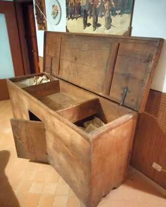 Madia antica in legno di Castagno