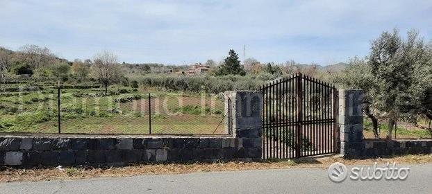 Terreno 15.000 mq a piedimonte etneo - Vista 2