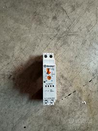 relè luci scale finder