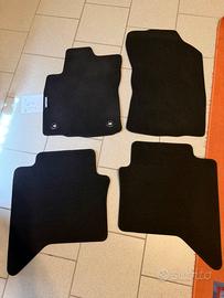 Tappeti in moquette originali Toyota Hilux 2016-26